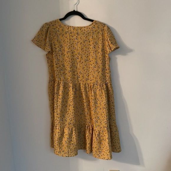 Floral Print Buttoned Dress - Picture 4 of 9